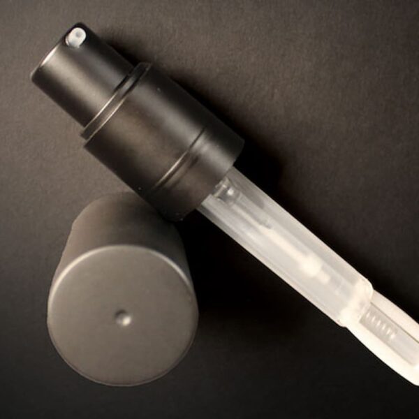 an image showing a crab claw pump for a bottle of hair powder by cult + king.